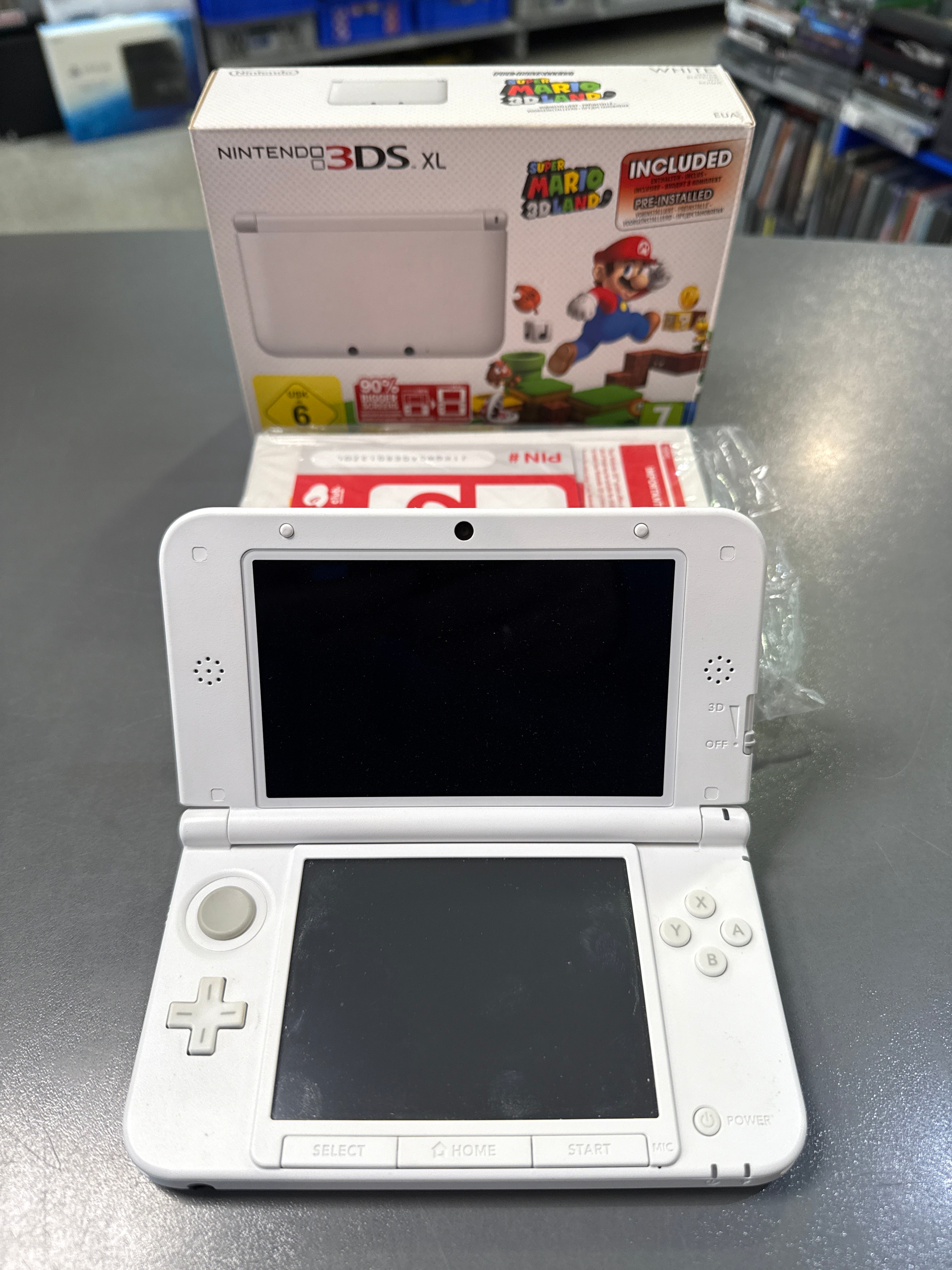 Nintendo 3DS XL - Konsole, weiß + Super Mario 3D Land (vorinstalliert)