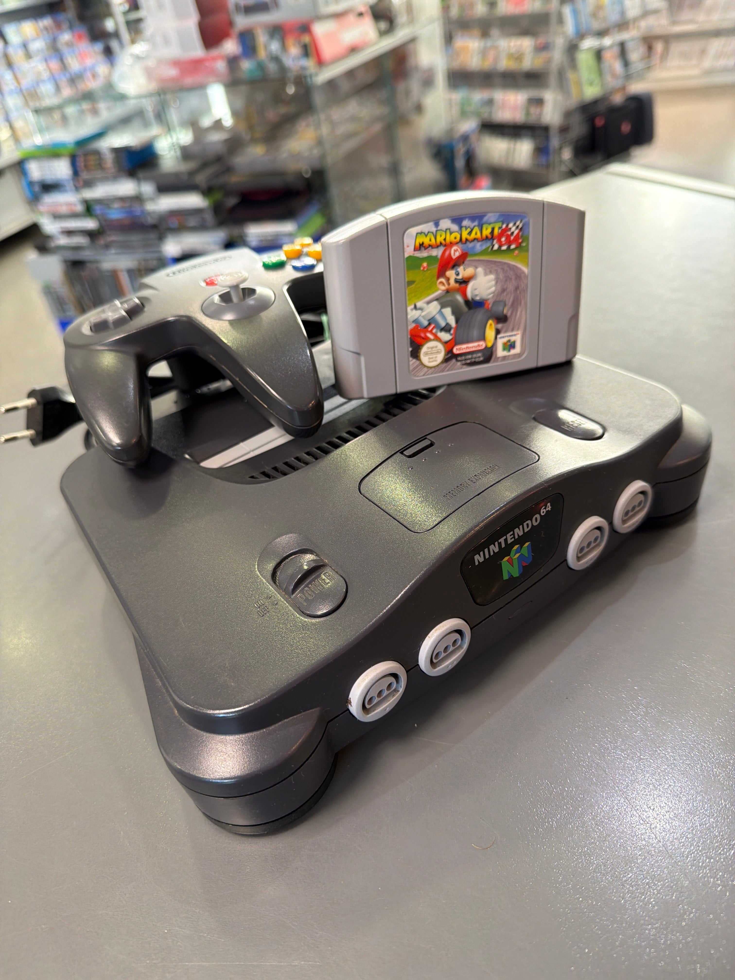 Original Nintendo 64 Konsole inkl.Controller und Spiel *gebraucht