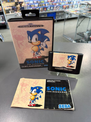 Sega Mega Drive Konsole mit Controller und Spielmodul