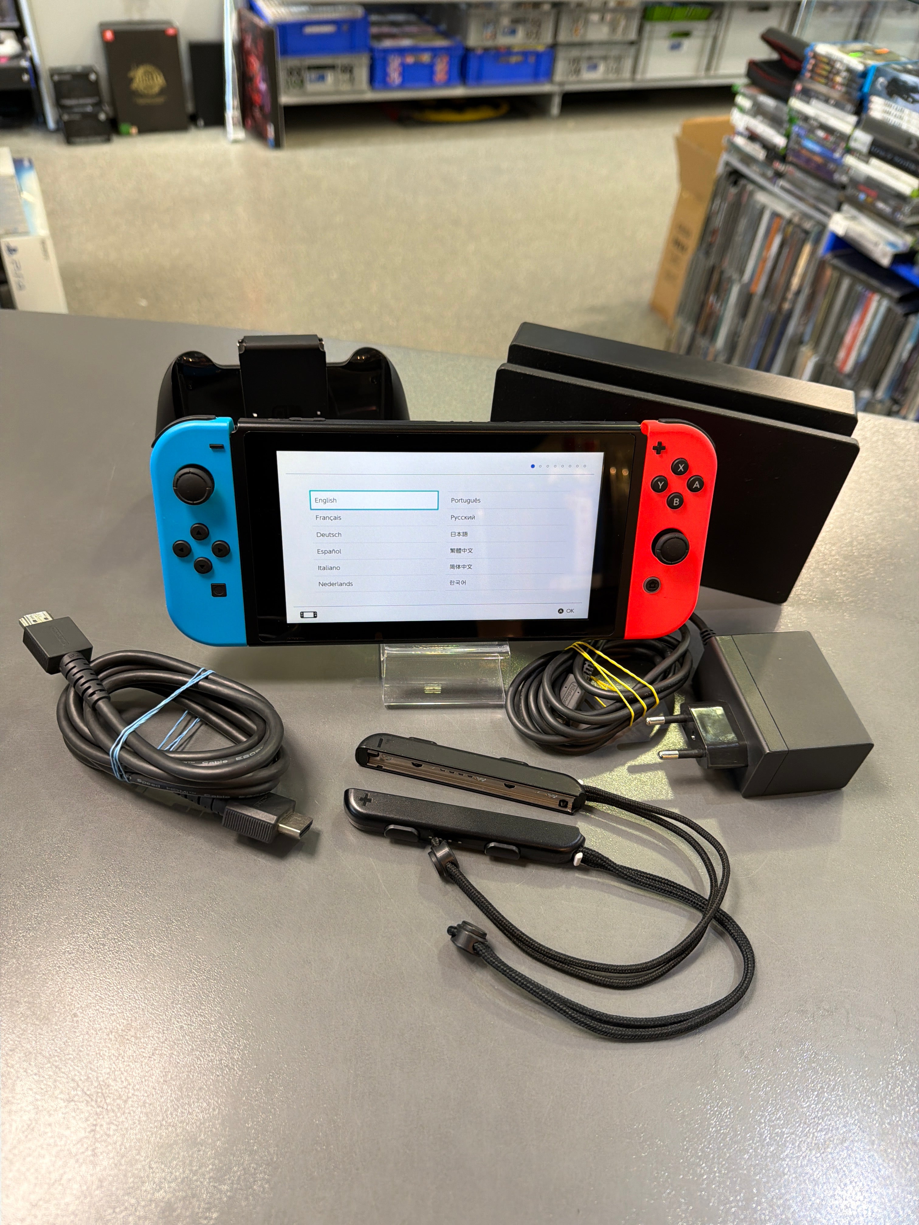 Nintendo Switch-Konsole mit Joy cons Rot/Blau *gebraucht*