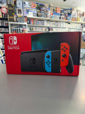 Nintendo Switch Konsole gebraucht in sehr gutem Zustand inklusive Originalverpackung und Zubehör. Flexibel im TV-, Tisch- oder Handheld-Modus spielen.