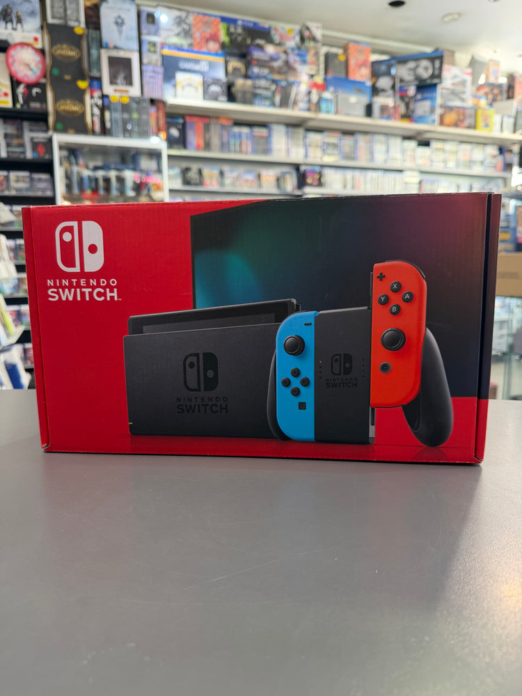 Nintendo Switch Konsole gebraucht in sehr gutem Zustand inklusive Originalverpackung und Zubehör. Flexibel im TV-, Tisch- oder Handheld-Modus spielen.