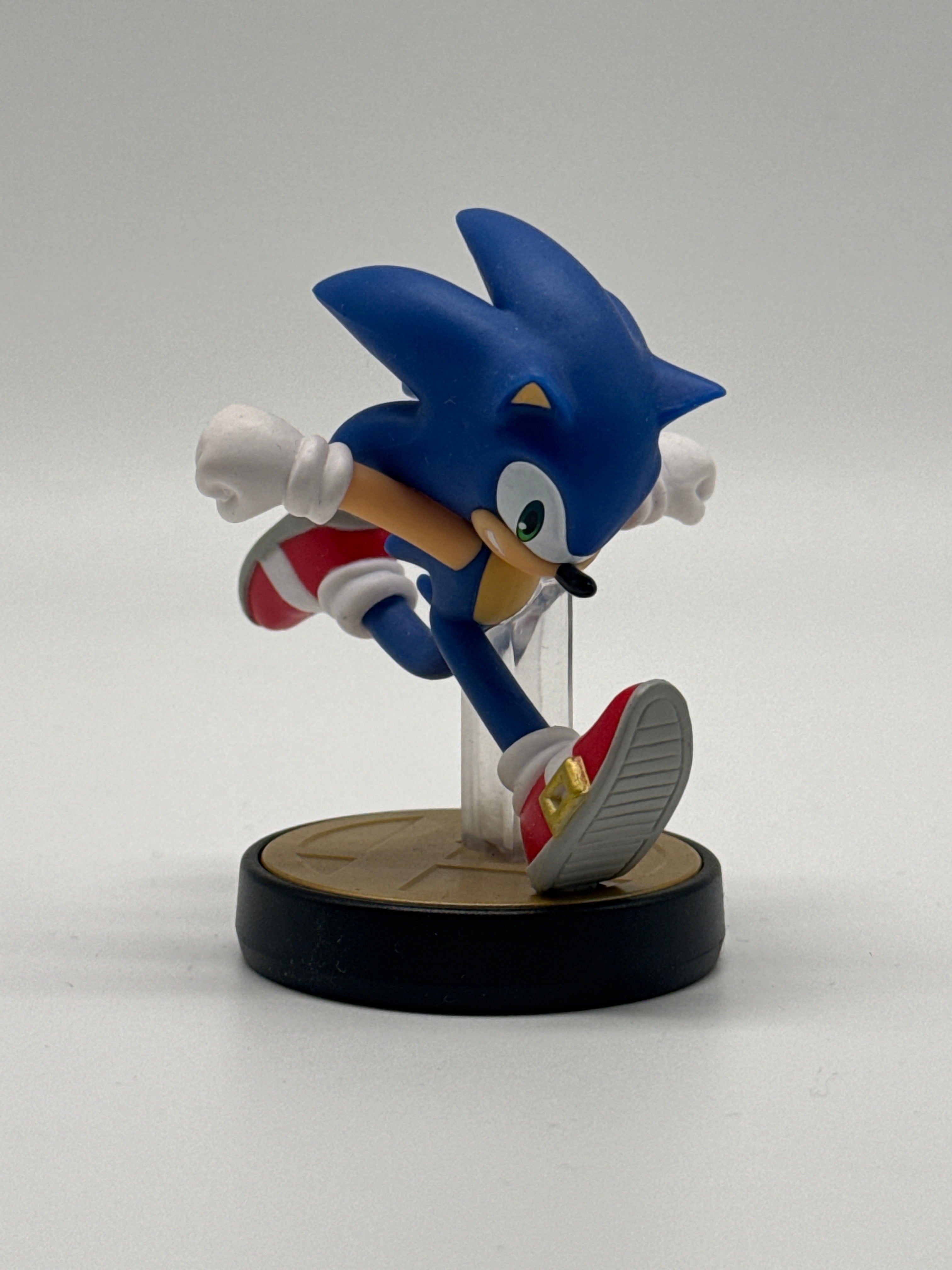 Sonic amiibo aus der Super Smash Bros. Collection, gebrauchte lose Sammelfigur ohne Verpackung, NFC-Figur für kompatible Nintendo-Spiele und Sonic-Fans.