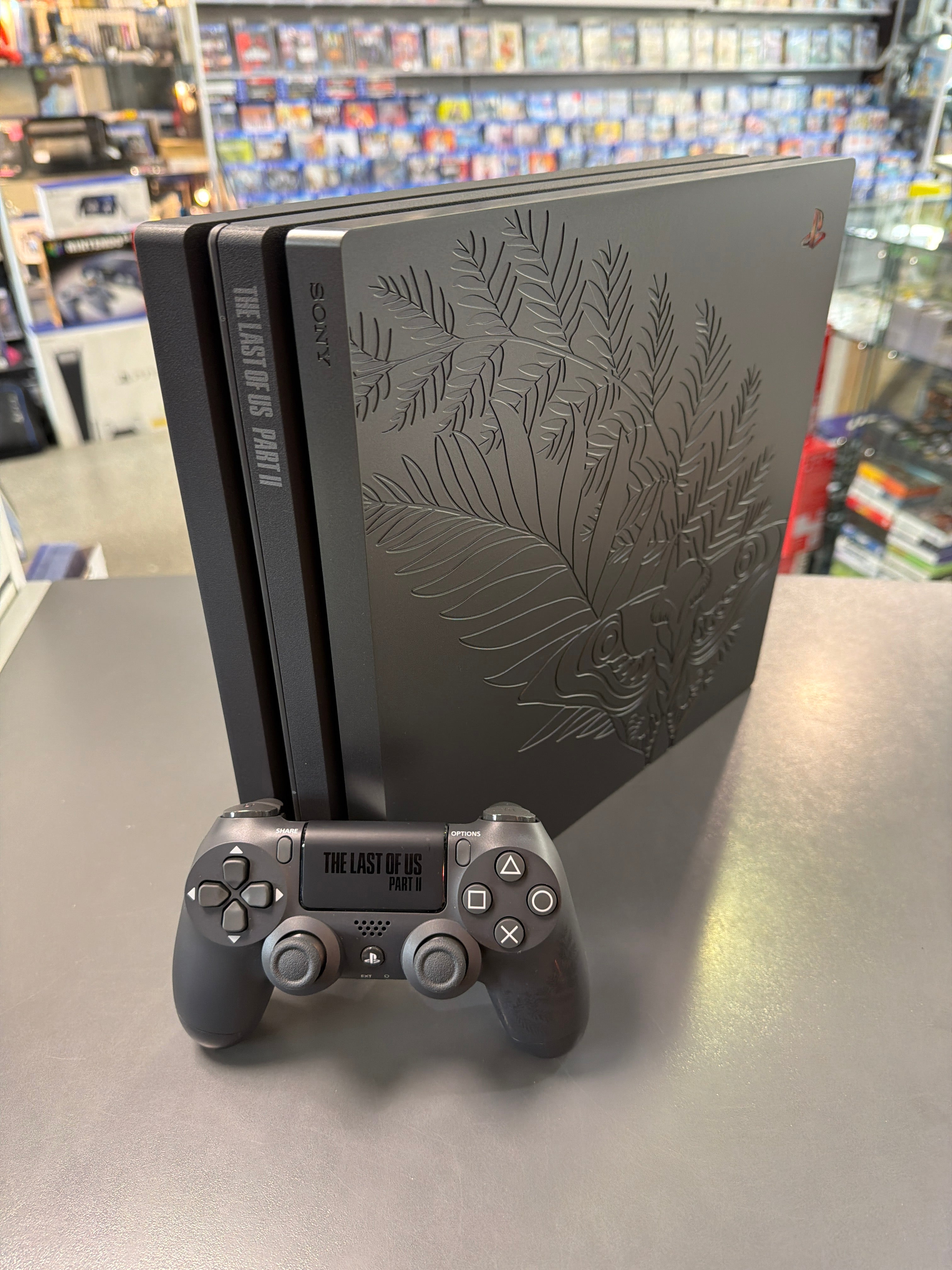 PlayStation 4 Pro Konsole Last of US  Limited Edition 1TB *gebraucht* Neuwertig