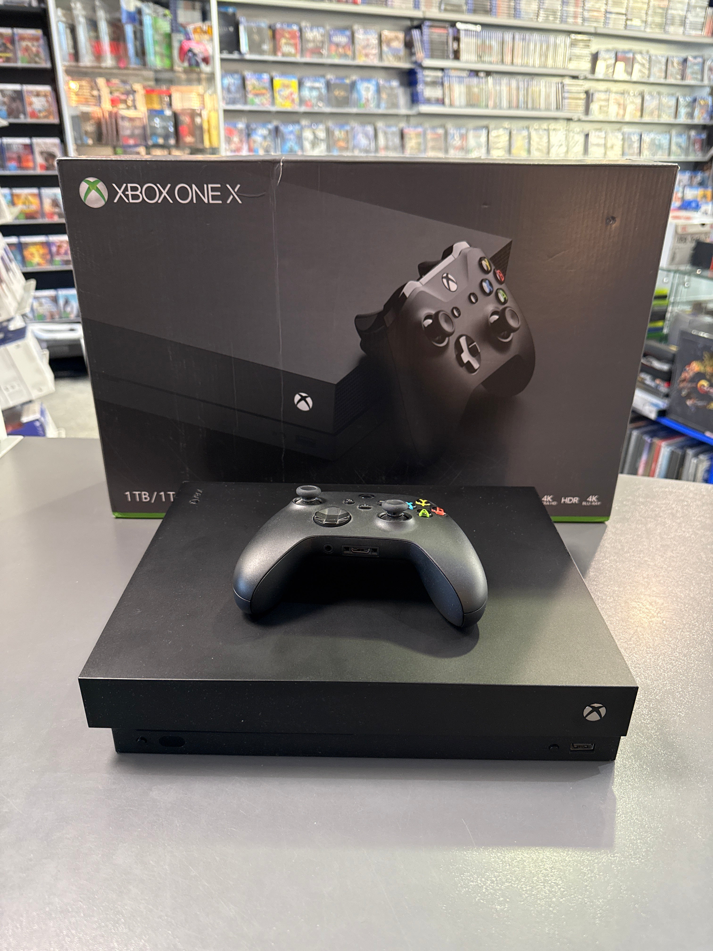 Xbox One X 1TB Konsole in OVP *gebraucht