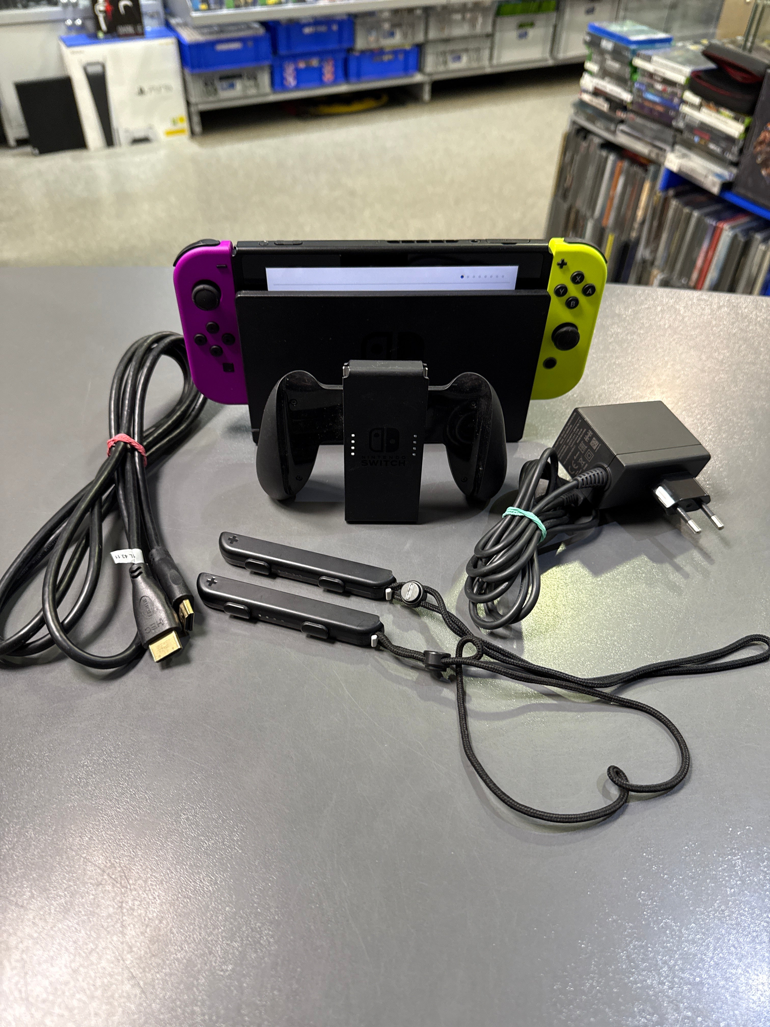 Nintendo Switch-Konsole mit Joy cons Neon-Lila/Neon-Orange *gebraucht*