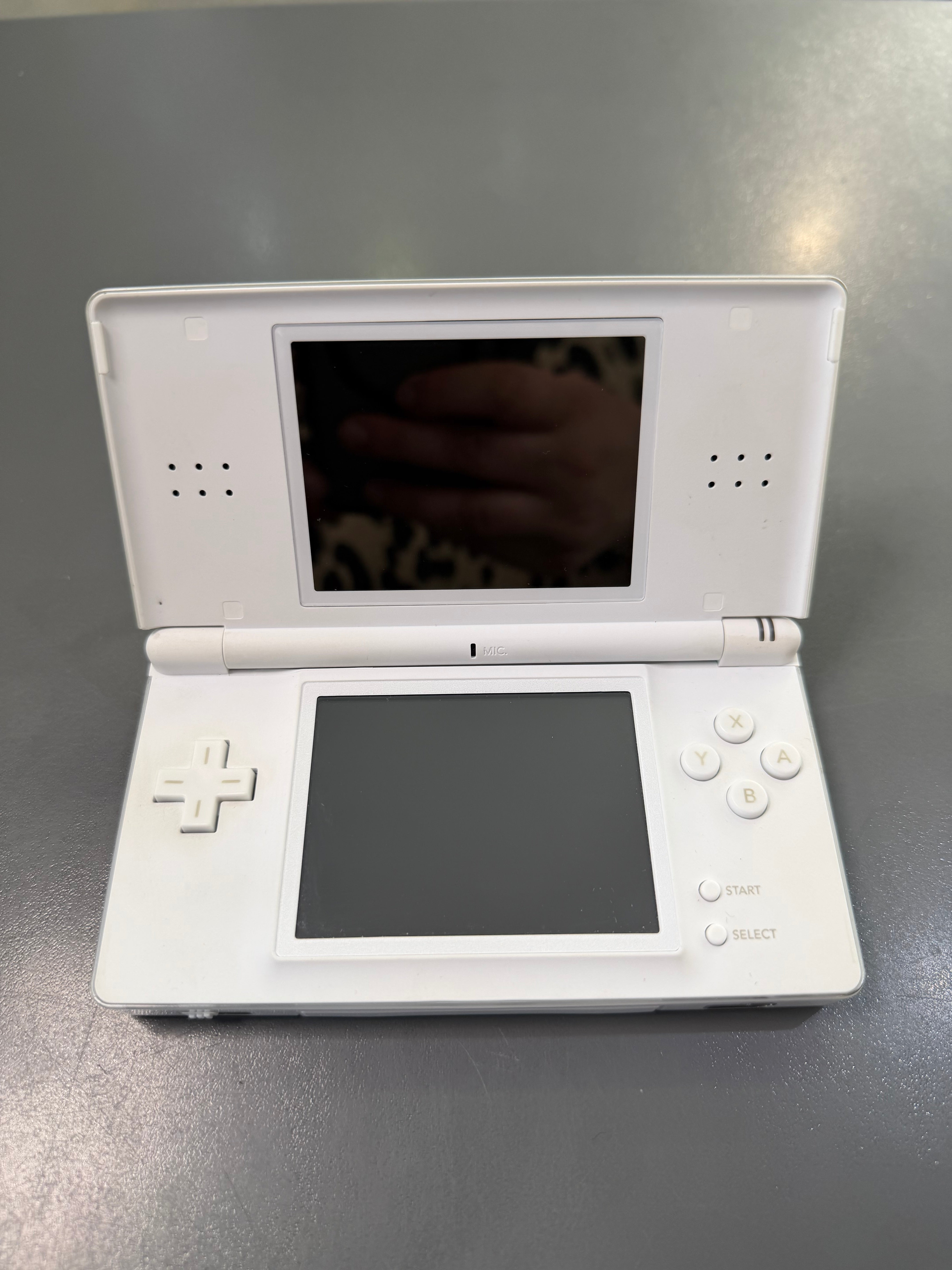 Nintendo DS Lite Weiß Konsole mit Ladekabel – gebrauchte Handheld-Konsole in sehr gutem Zustand für Nintendo DS und Game Boy Advance Spiele kaufen