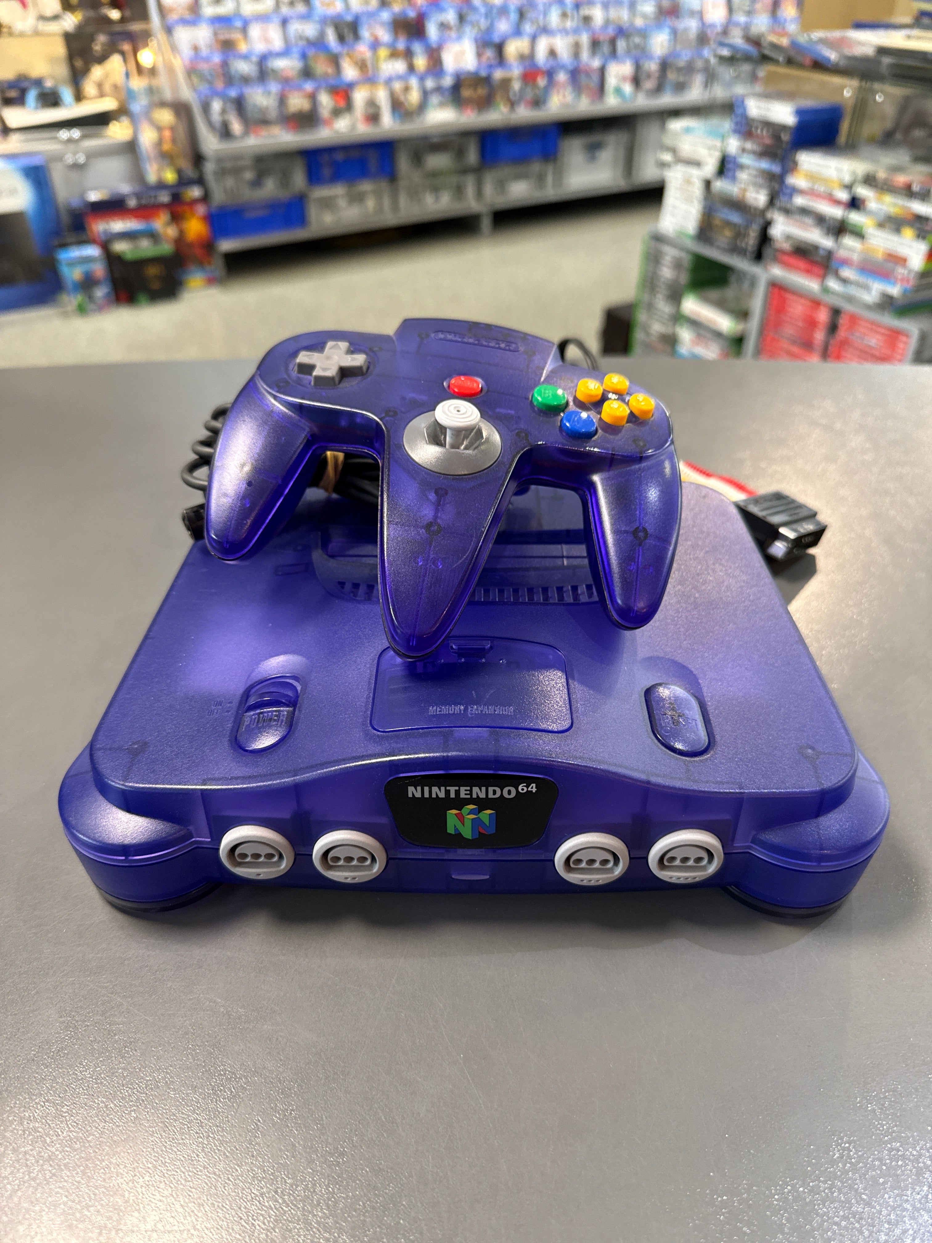 Nintendo 64 N64 Konsole in Atomic Purple Lila – gebrauchte Retro-Konsole, seltene Farbvariante