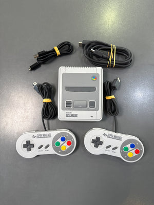 Nintendo Classic Mini: Super Nintendo Entertainment System Konsole gebraucht mit Controller