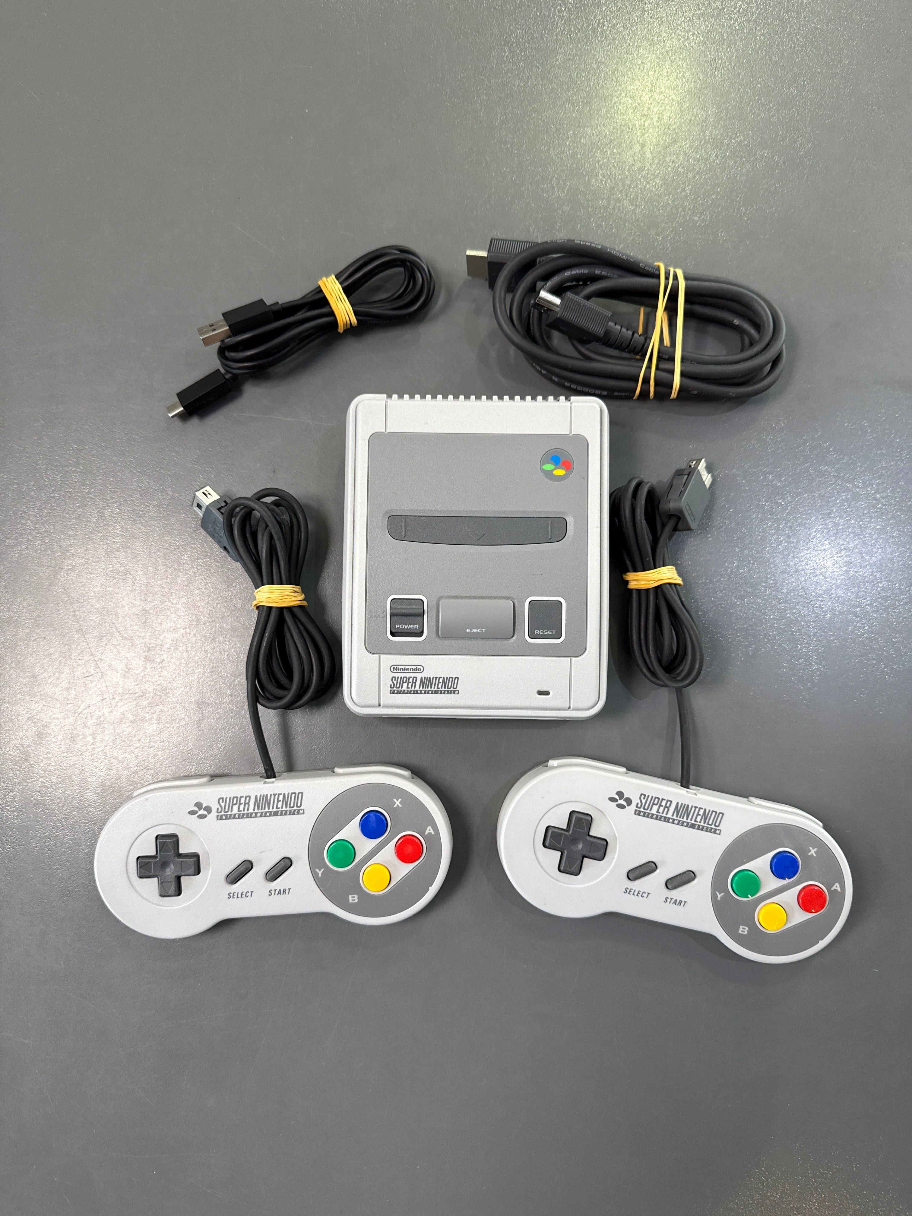Nintendo Classic Mini: Super Nintendo Entertainment System Konsole gebraucht mit Controller