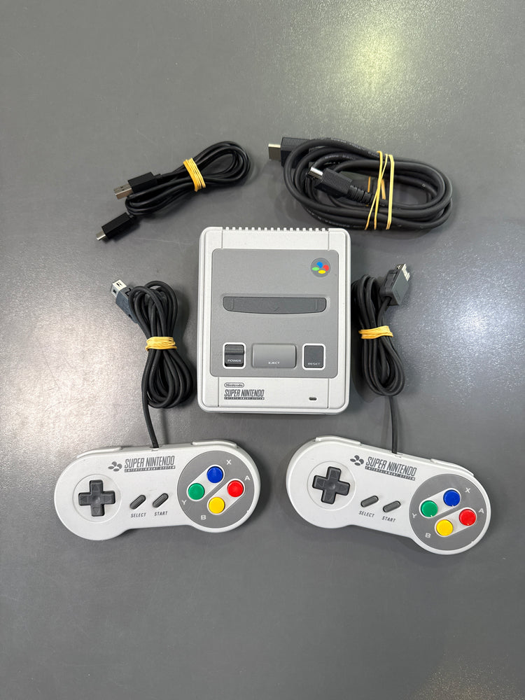 Nintendo Classic Mini: Super Nintendo Entertainment System Konsole gebraucht mit Controller