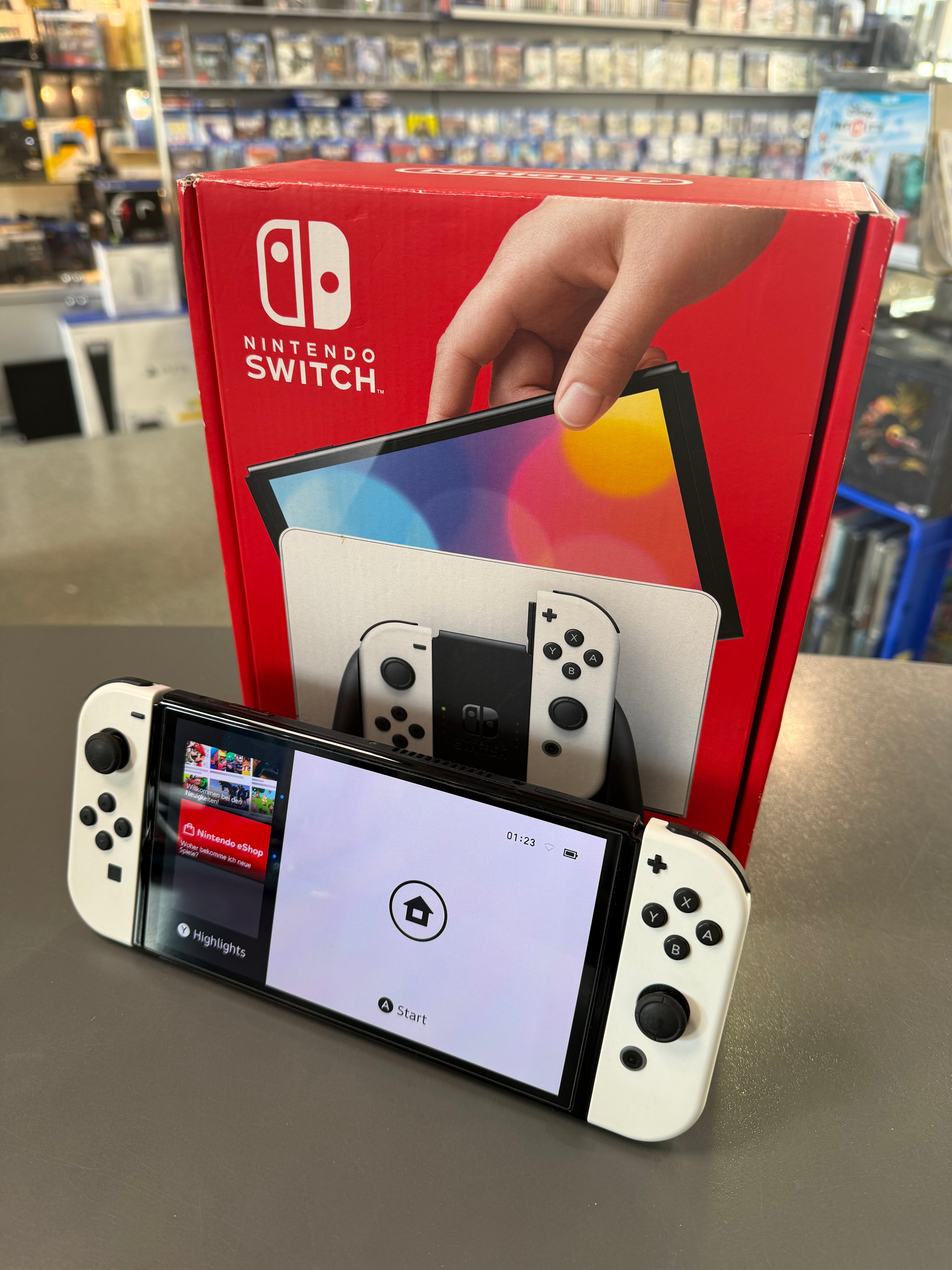 Nintendo Switch-Konsole OLED-Modell Weiß gebraucht mit Original-Dock und Joy-Con-Controllern