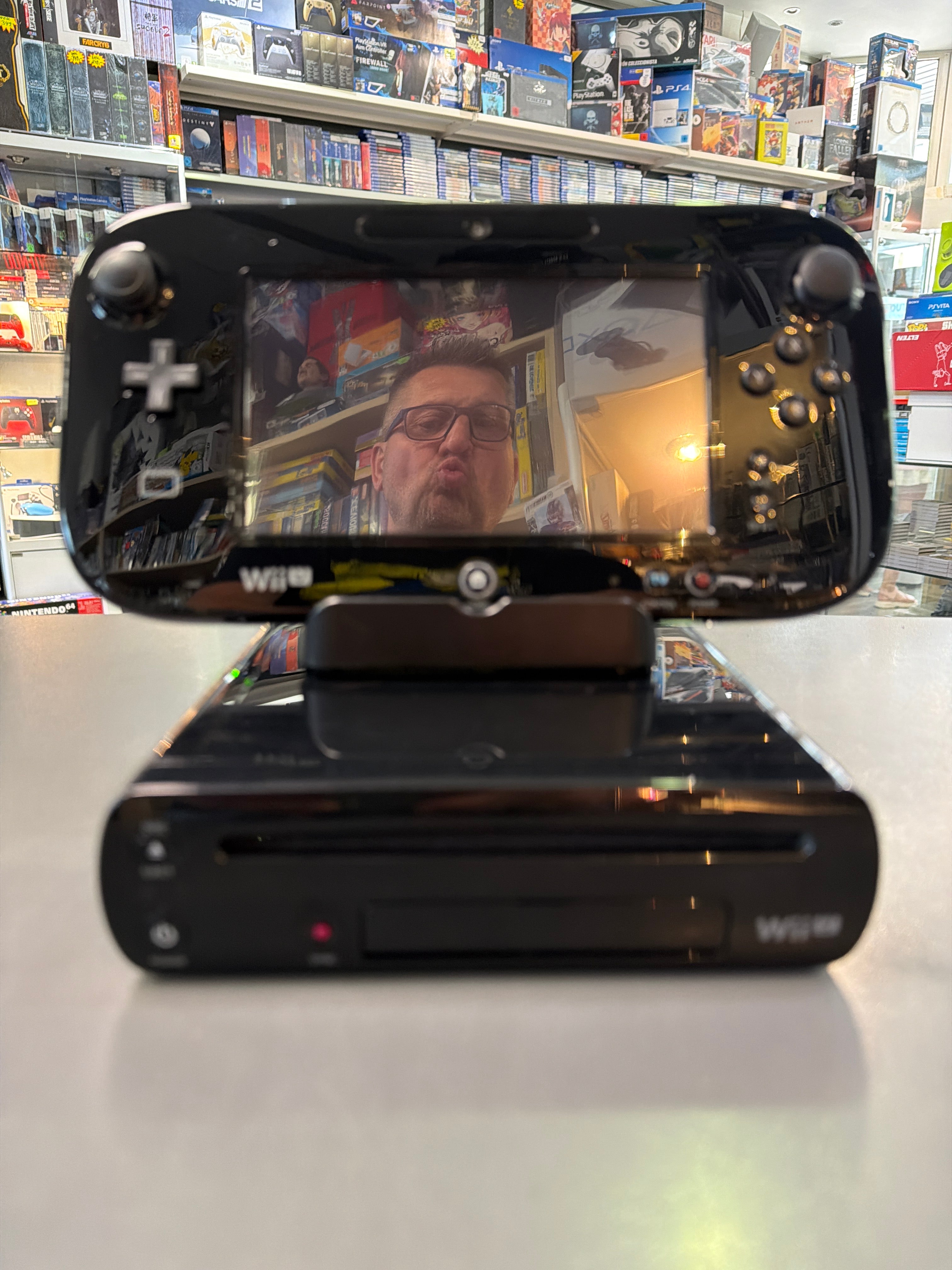 Nintendo Wii U Premium Pack 32GB schwarze Konsole gebraucht mit GamePad