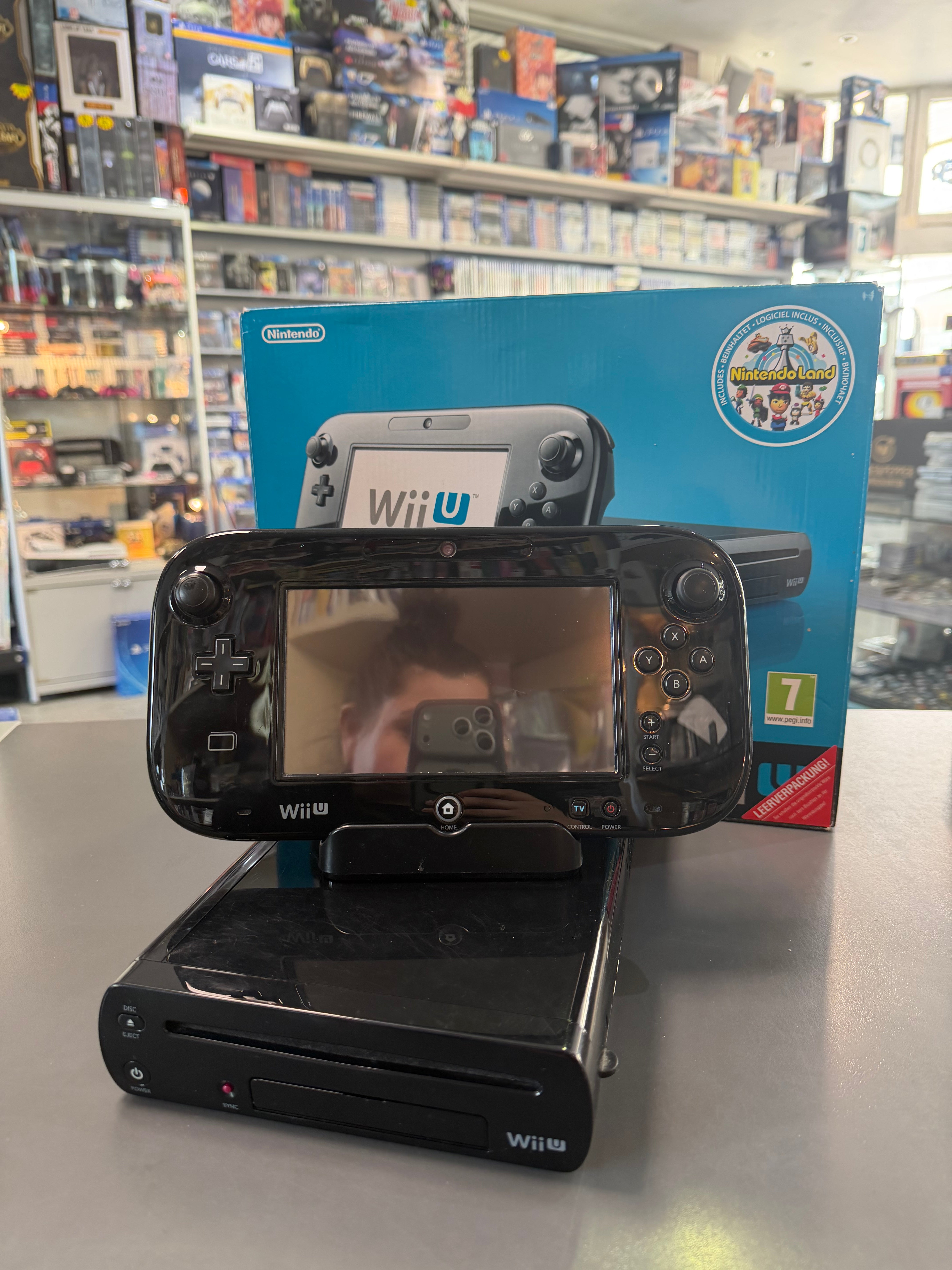Nintendo Wii U Premium Pack 32GB schwarz Konsole gebraucht mit GamePad Nintendo Land und Originalverpackung OVP