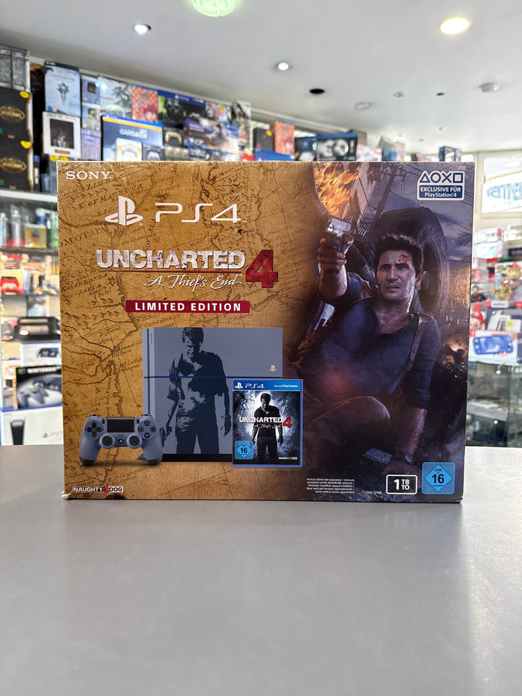 Gebrauchte PlayStation 4 Konsole mit 1TB Speicher in Grau-Blau inklusive Uncharted 4 A Thief’s End Edition Spiel, neuwertiger Zustand