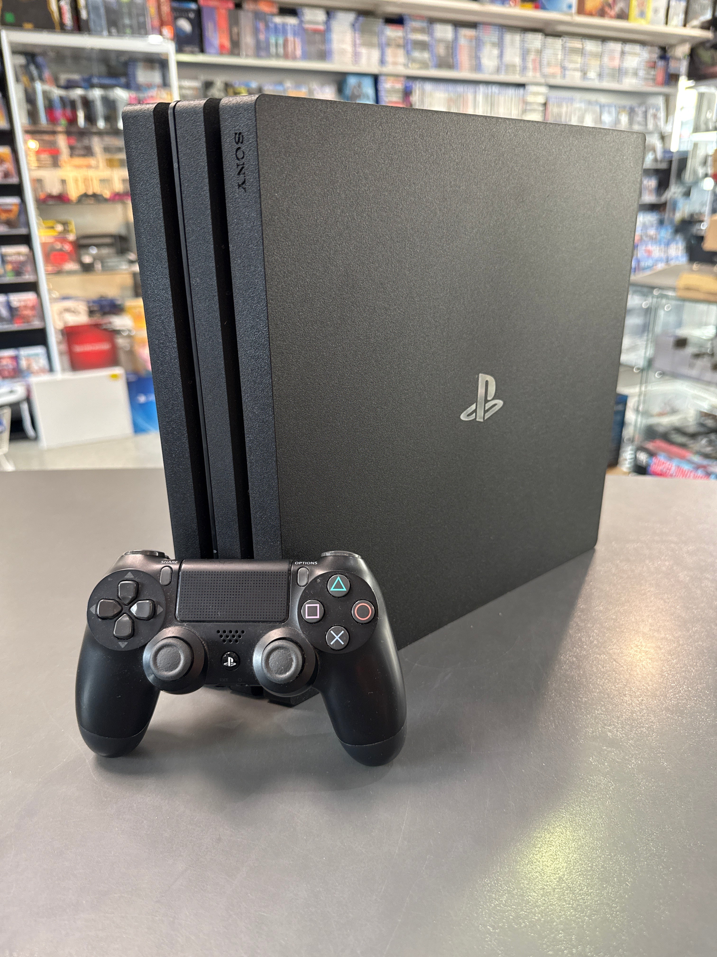 PlayStation 4 Pro Konsole Schwarz 1TB PS4 gebraucht mit DualShock 4 Controller und Zubehör