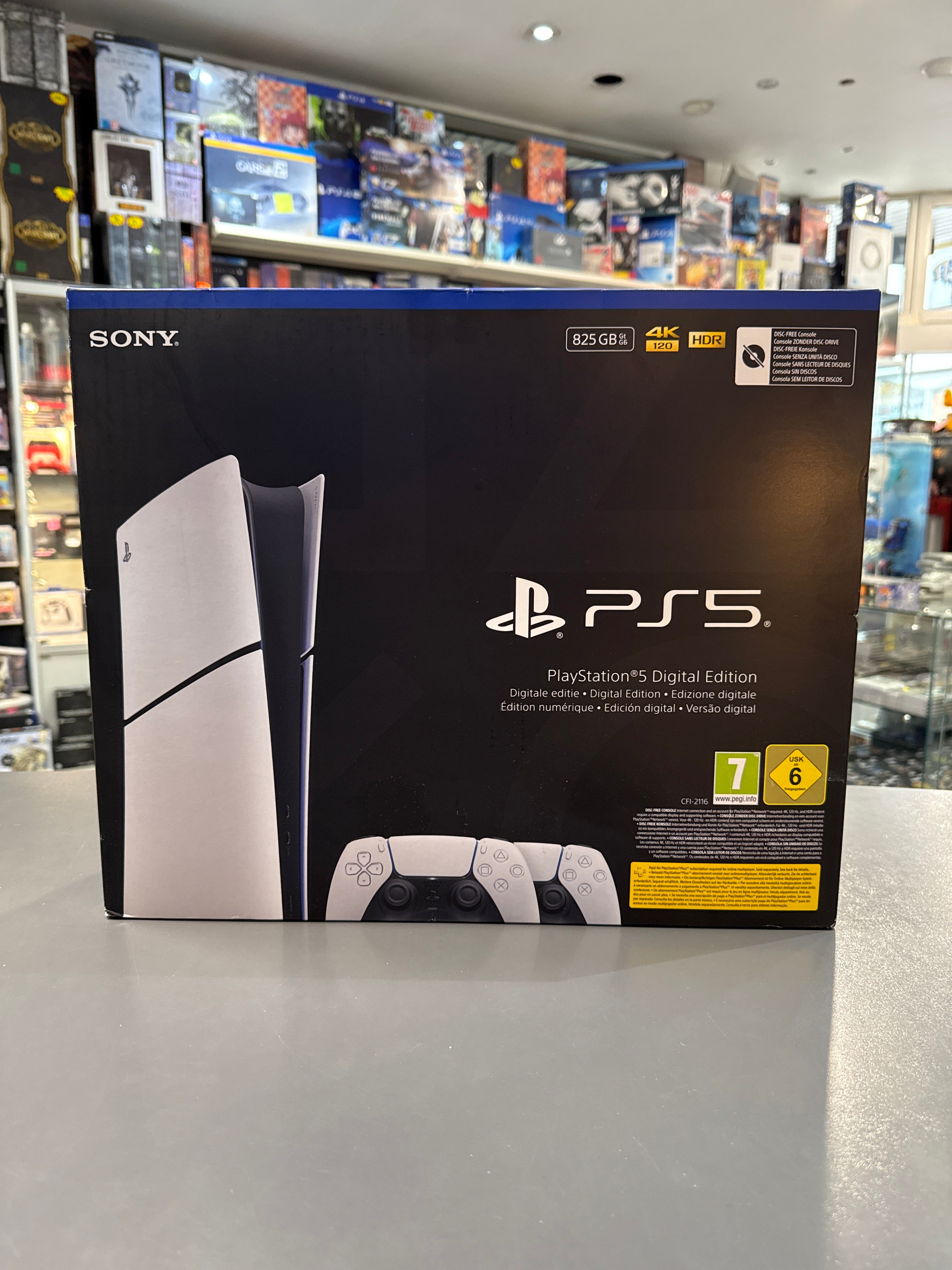 PlayStation 5 Slim Digital Edition im sehr guten gebrauchten Zustand mit 2 Controllern und Originalverpackung.
