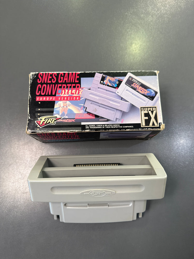 Super Nintendo Game Converter Super FX mit Originalverpackung für SNES, gebrauchter Retro-Gaming-Adapter.
