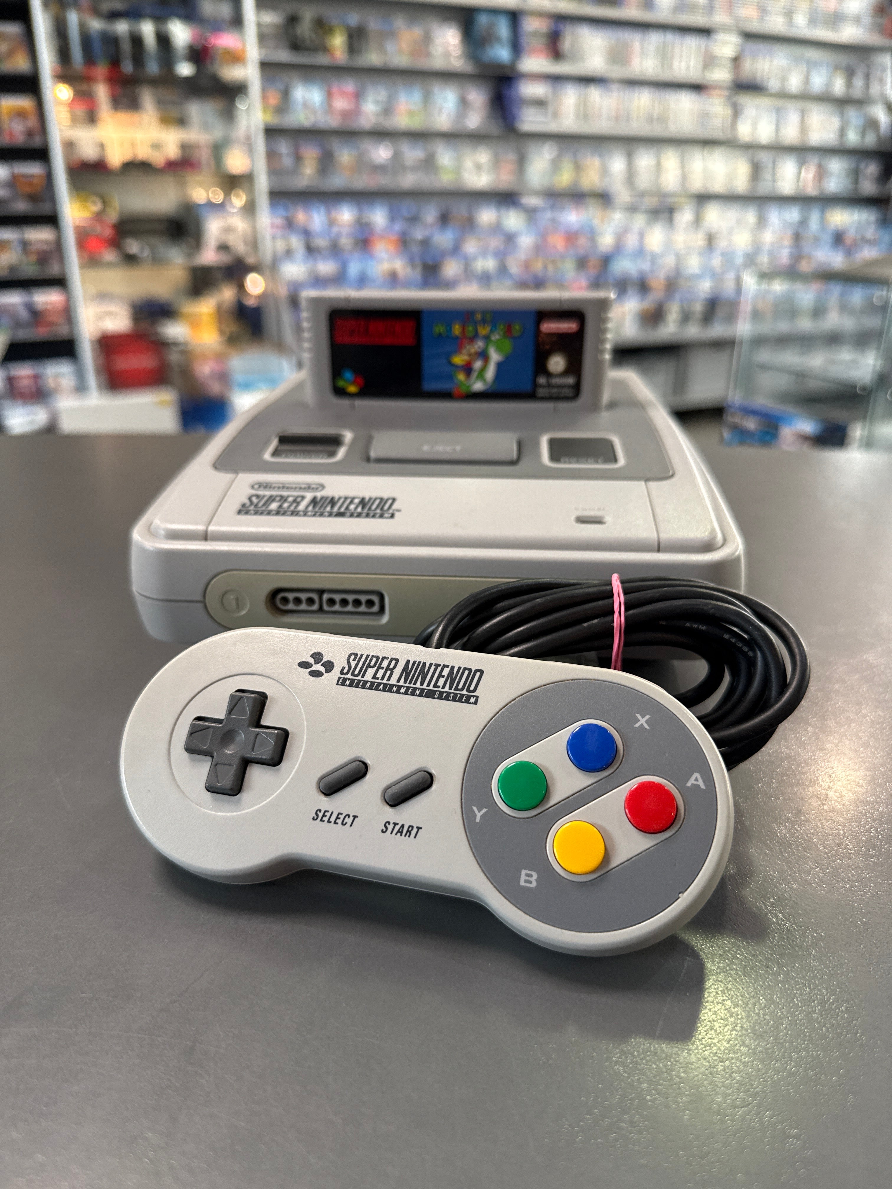 Super Nintendo SNES Konsole gebraucht inklusive Super Mario World Controller und Anschlusskabel ohne Originalverpackung
